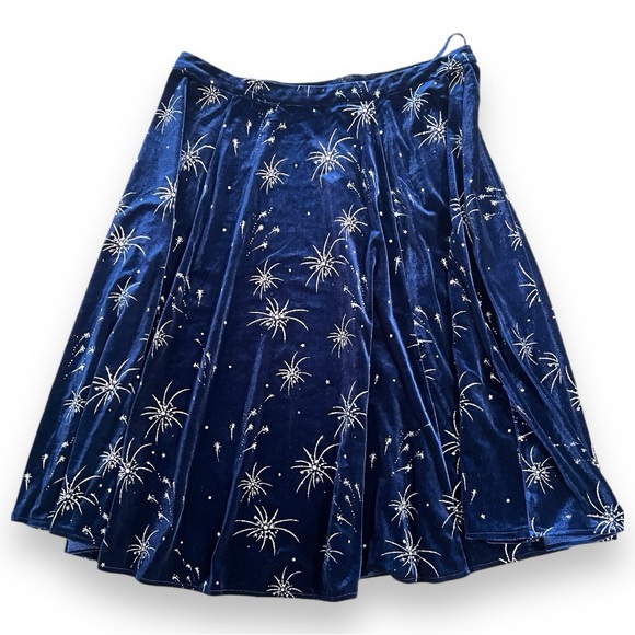 Elegant Navy Blue Velvet Skirt with Starburst Design - Picture 4 of 11